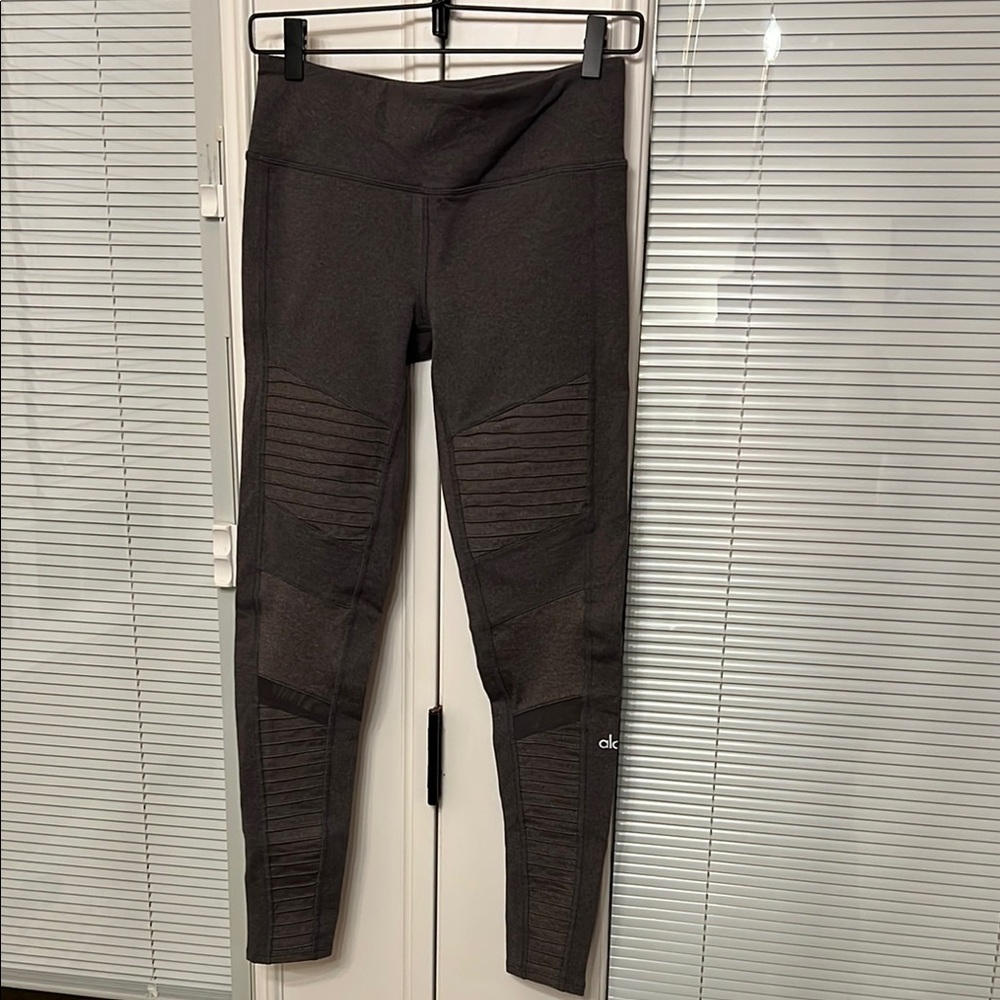Alo Yoga Charcoal Leggings